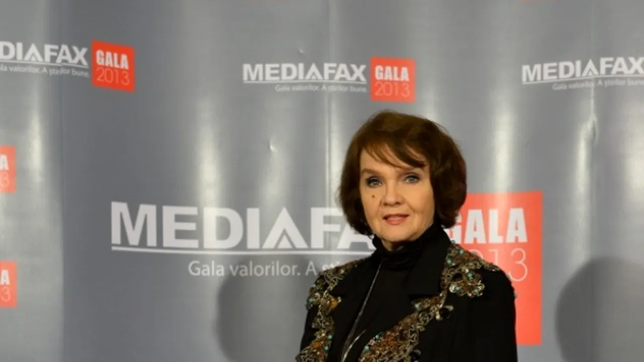 Margareta Pâslaru, Marina Voica, Sorin Oprescu şi IPS Calinic, decoraţi de Casa Regală