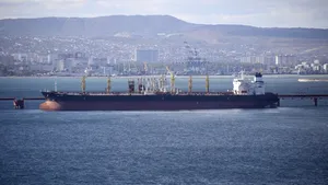 Raport: Rusia obţine în continuare venituri substanţiale din petrol / Analiştii susţin că plafonul impus de Occident a fost 