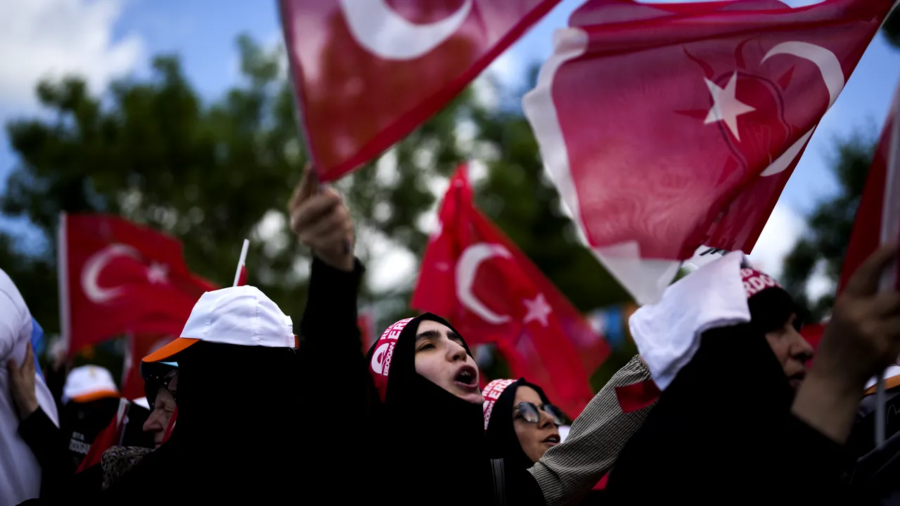 Alegeri în Turcia | Turcii îşi aleg azi preşedintele: Erdogan, în faţa lui Kilicdaroglu în sondaje