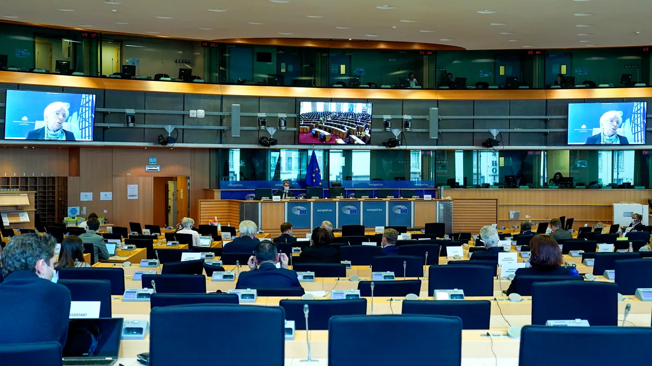 FT: Preşedintele Băncii Centrale Europene avertizează asupra riscurilor relansării economice în zona euro 