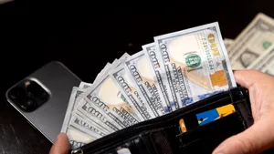Îndatorați până la moarte: mulți americani nu se pot pensiona pentru că încă își plătesc creditele pentru studii