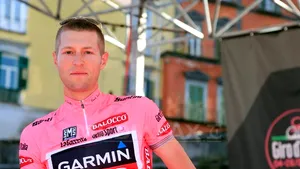 Câştigătorul de anul trecut al Turului Italiei, internat în spital după ce a căzut în Turul Elveţiei