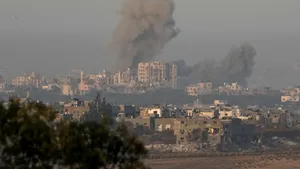 Război Israel - Hamas. Acţiunea la sol începe în sudul Gazei / Erdogan merge în Qatar / Armata israeliană anunţă că l-a ucis într-un atac aerian pe Haitham Khuwajari, comandat al Hamas / Clădirea Curţii Supreme din Gaza, aruncată în aer