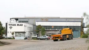Gândul: Funcţionarii Primăriei Capitalei îi scurtează turnurile lui Videanu