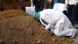 Fermierii indieni intenţioneză să blocheze autostrăzile din toată ţara pentru trei ore. Autorităţile au desfăşurat mii de forţe de ordine