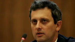 Lazea: Un împrumut FMI va proteja rezerva valutară şi va încuraja investitorii