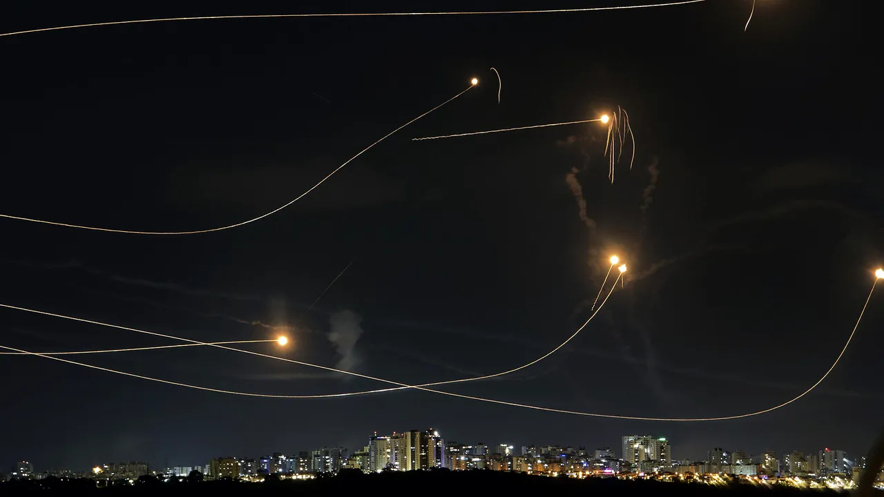 Războiul Israel-Hamas, ziua 18. Israel refuză vizele oficialilor ONU, după declaraţiile lui Guterres / 704 decese în Gaza, în ultimele 24 de ore, cel mai mare număr de la începutul războiului / Hamas a ucis, în total, 1.106 de persoane / IDF anunţă uciderea unui important lider al teroriştilor / Erdogan e pro-Hamas: sunt eliberatori! / UE: nu cerem încetarea focului