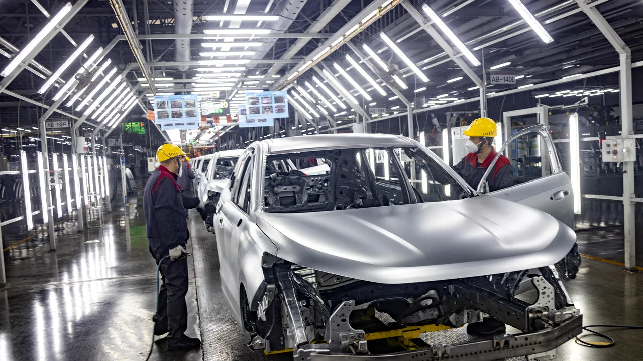 Uniunea Europeană şi China sunt de acord să poarte discuţii privind tarifele pentru vehiculele electrice