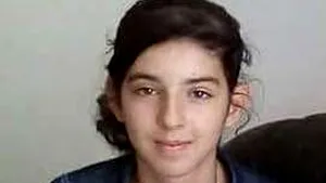 Fata de 13 ani care şi-a înjunghiat bunica şi a fugit dintr-un centru de minori, găsită