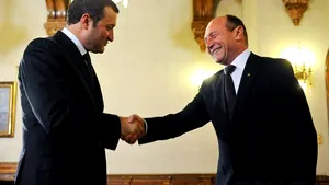 Băsescu lui Filat: Nu vă grăbiţi cu învăţământul la distanţă, că noi ne-am lecuit!