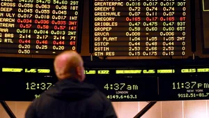 Preţul petrolului american a scăzut la 15 dolari pe baril pentru prima dată în ultimii 21 de ani