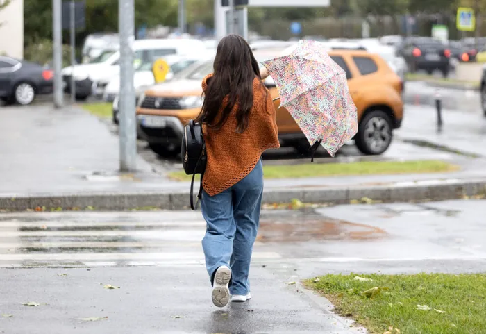 METEO Furtuni și vânt puternic în jumătate de țară. Ce județe sunt sub cod galben