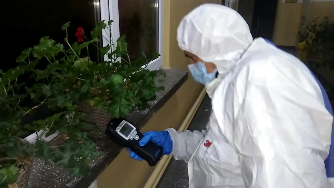 Dezinsecţie cu o substanţă periculoasă într-un centru comercial din Timişoara. Locatarii unui bloc au fost evacuaţi