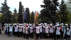 Constanţa: Angajaţii din sistemul sanitar au protestat în faţa Prefecturii pentru salarii mai mari