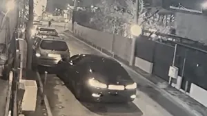 Ce amendă a primit un șofer care a fugit după ce a lovit mai multe mașini și un autocar pe o stradă din București