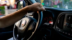 Șofer de 51 de ani, filmat circulând pe contrasens în Suceava, amendat cu 1.700 de lei