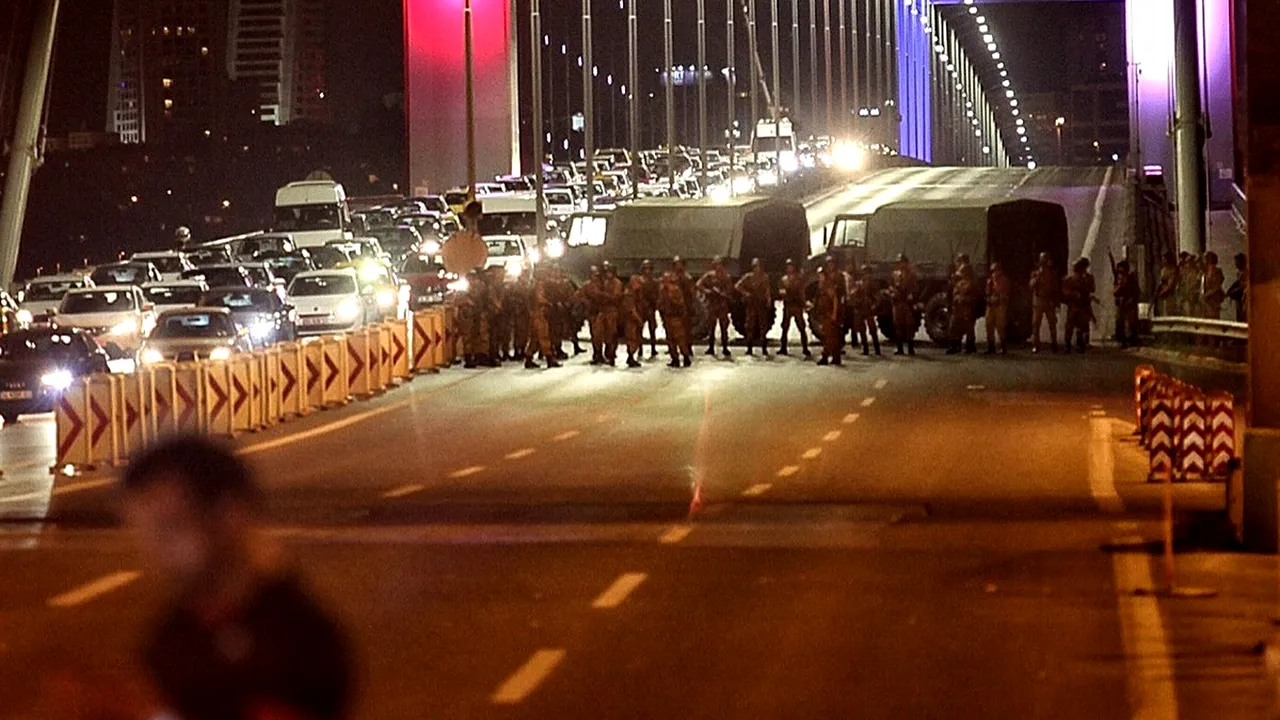 Aproximativ 100 de oficiali militari turci, inculpaţi în cazul tentativei de lovitură de stat