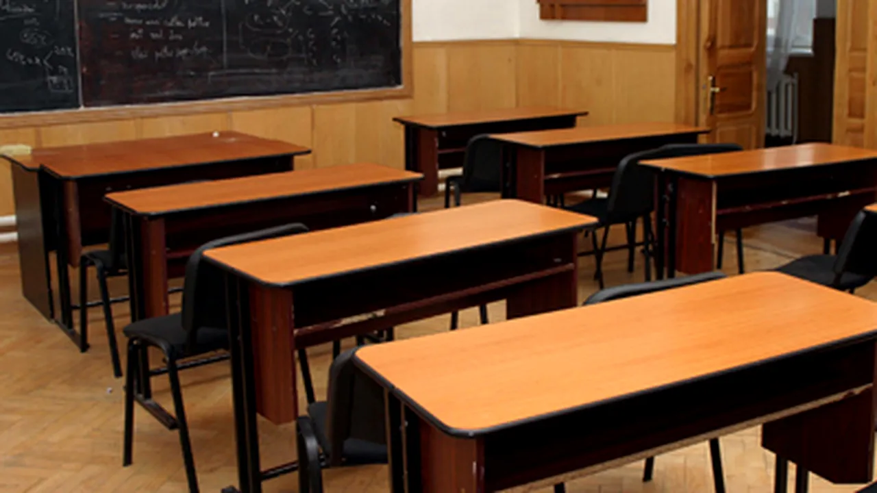 Sindicatele din educaţie aşteaptă majorare a salariilor, după decizia CC
