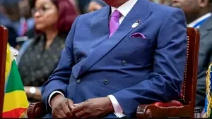 Președintele în funcție al unei țări, reales cu aproape 95% din voturi. El conduce de zeci de ani