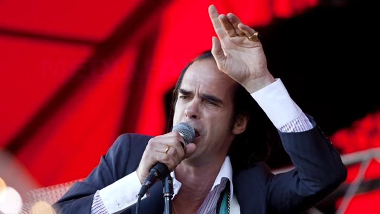 Nick Cave, implicat într-un accident de maşină
