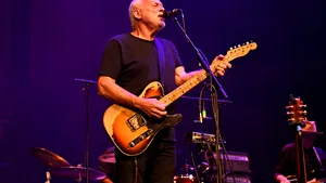 VIDEO | Tribut emoţionant închinat lui Leonard Cohen. Interpretarea legendarului David Gilmour de la ”Pink Floyd”, un adevărat balsam pentru suflet