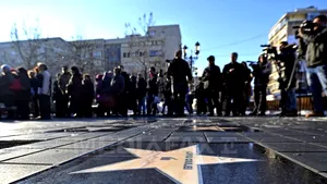 STELE noi pe Hollywood Walk of Fame: Kirsten Dunst, Jennifer Lawrence, Snoop Dogg printre cei omagiaţi