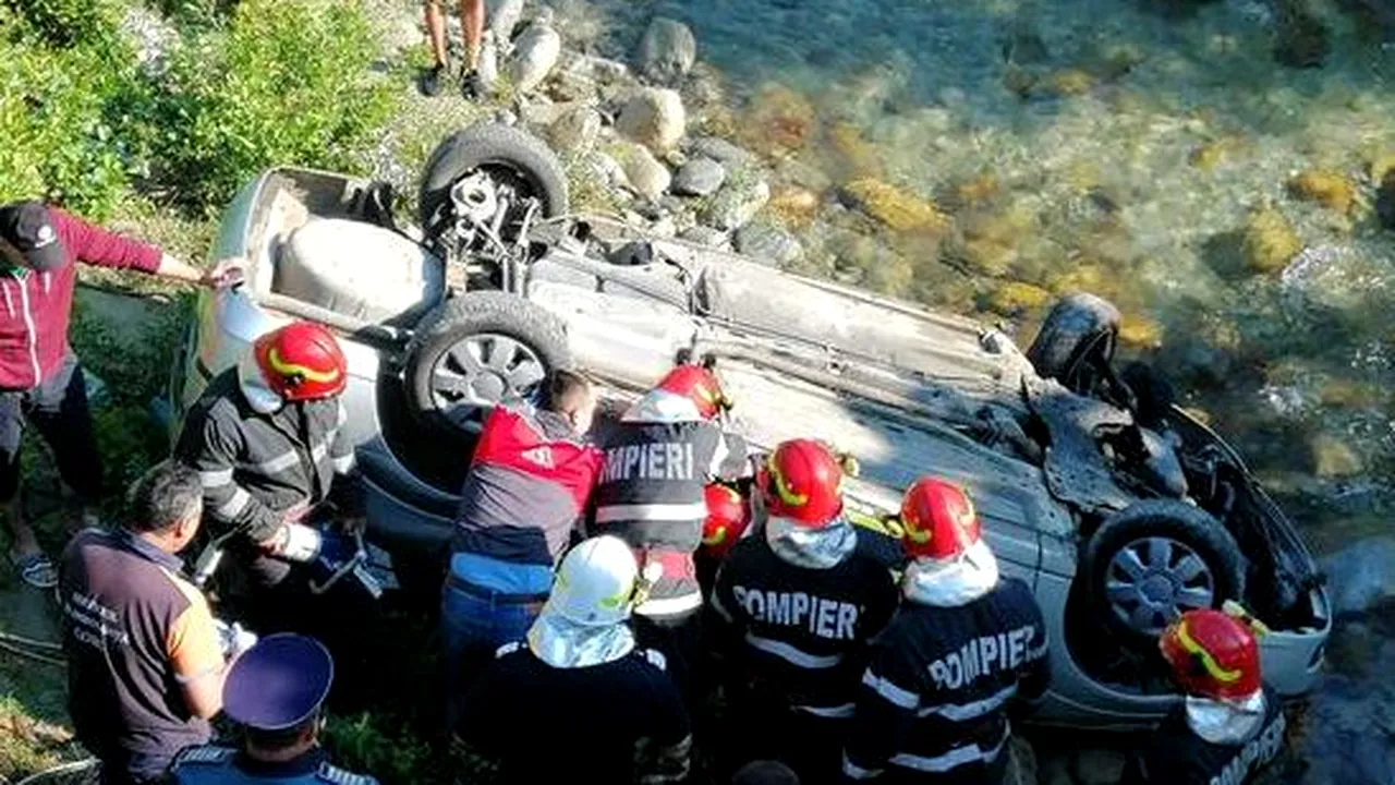 Accident grav în Gorj: O maşină a căzut de pe un pod, în râul Gilort/ Trei morţi şi un rănit | VIDEO