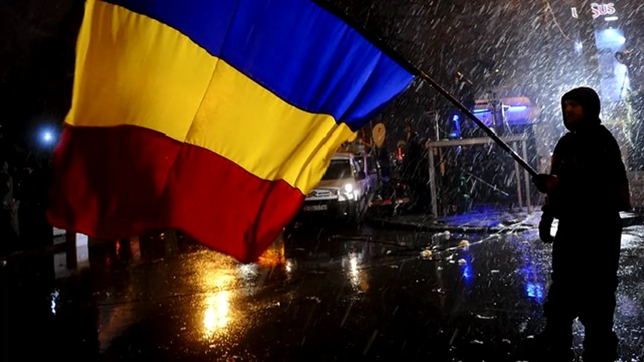 A 13-A ZI DE PROTESTE ÎN CAPITALĂ: Mai puţin de 200 de oameni s-au adunat la Universitate, în ciuda viscolului
