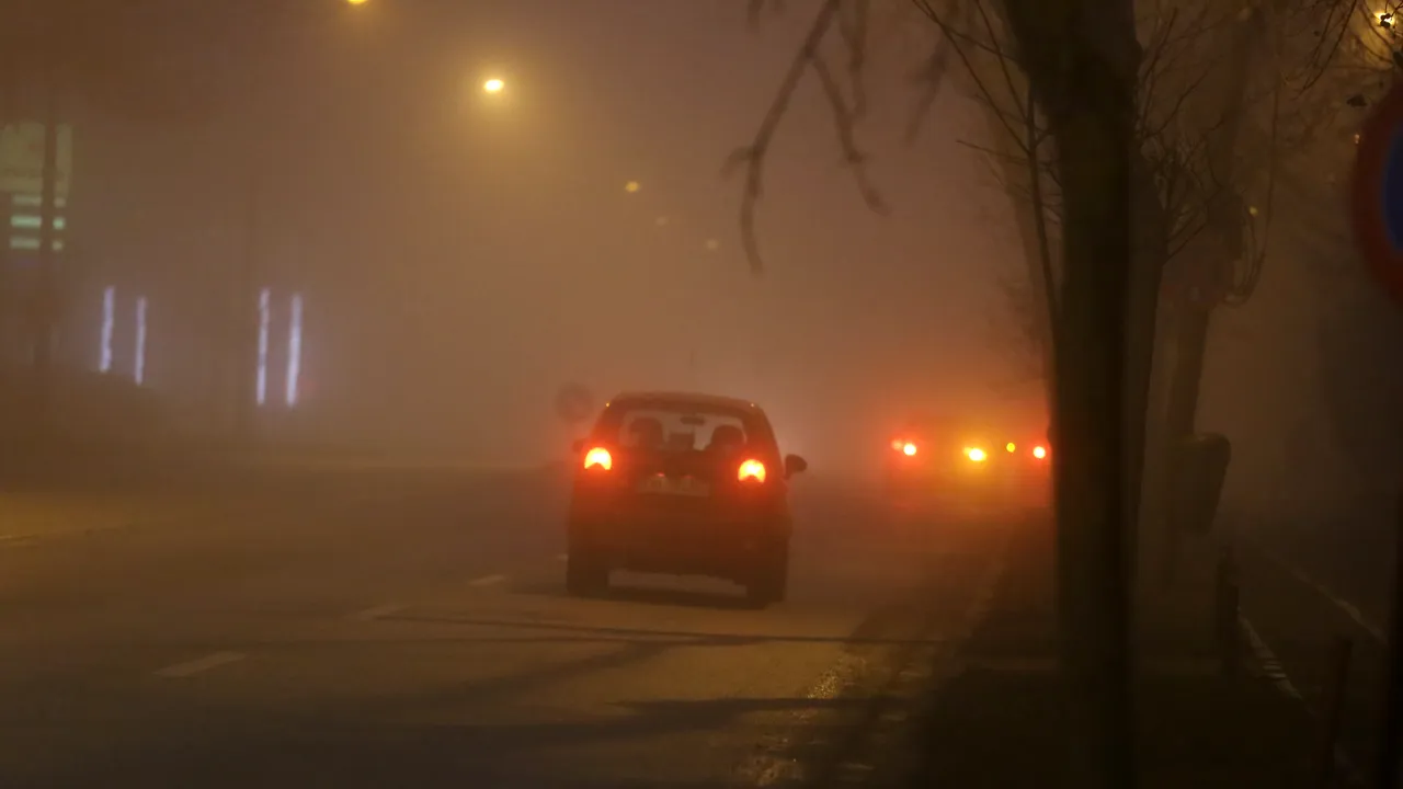 Cod galben de ceaţă în Bucureşti şi alte 21 de judeţe, luni dimineaţa