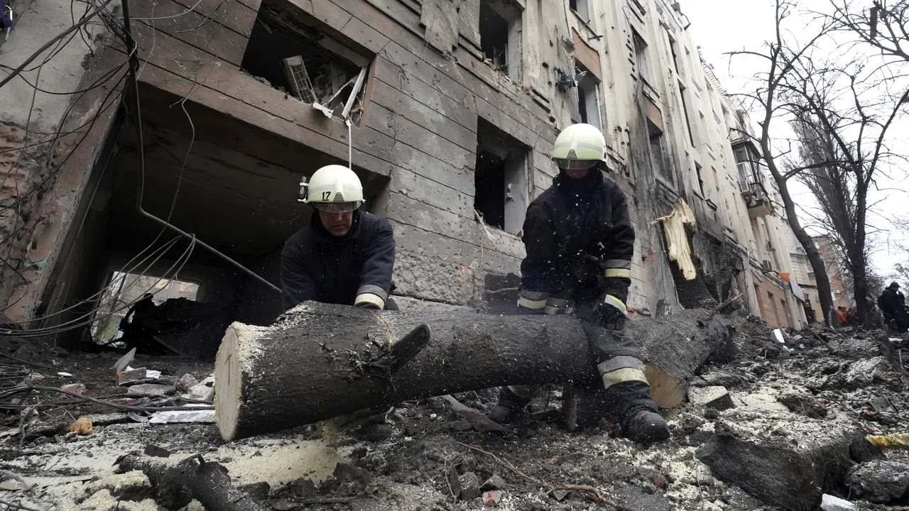 Războiul din Ucraina, ziua 349.  Ucraina va trimite ajutor umanitar Turciei / Se merge spre o ofensivă la scară largă în Donbas / Ucraina se duce la Munchen ca să ceară avioane şi rachete / Secretarul ONU: risc nuclear / Renunţă Elveţia la tradiţionala-i neutralitate?
