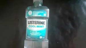 Un anumit tip de apă de gură face mai mult rău decât bine. Experţii au tras concluzia după un studiu pe Listerine Cool Mint

