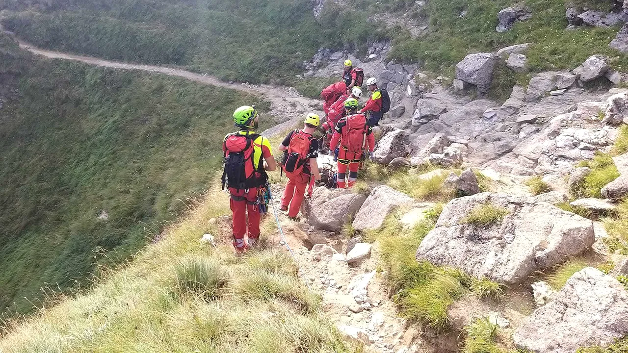 Un turist a murit în Bucegi după ce a căzut 100 de metri din Brana Caraimanului