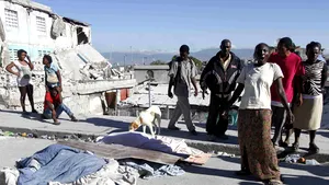 Numeroase replici seismice şi supravieţuitori îndureraţi la Port-au-Prince - VIDEO, GALERIE FOTO