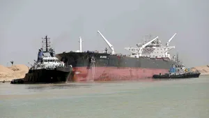 Două nave s-au ciocnit în Canalul Suez. Traficul a fost perturbat