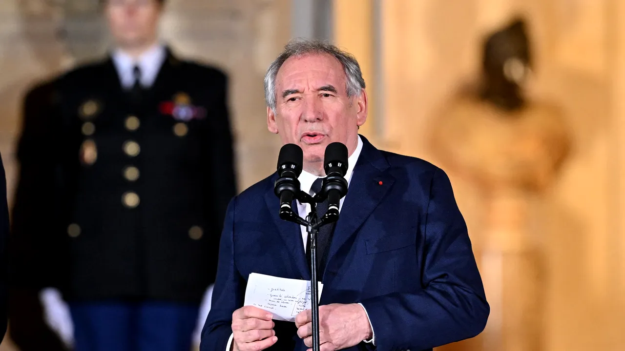 Noul premier francez Bayrou se va întâlni luni cu liderul extremei drepte Le Pen