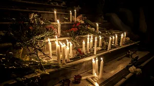 ATENTATELE  de la Paris: Numeroşi cetăţeni străini figurează printre victime