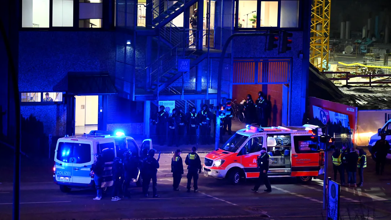 Atac armat în Germania. Bilanţul: Opt morţi şi 24 de răniţi în atacul din Hamburg