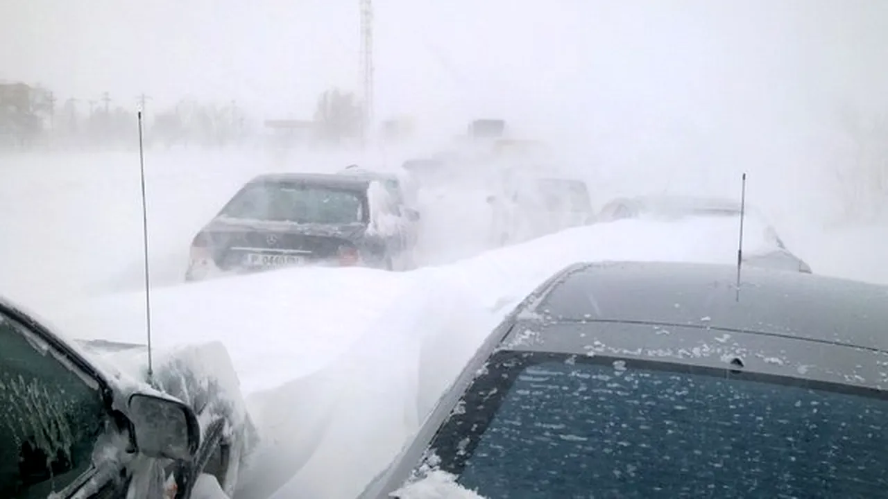 Mai multe drumuri închise din cauza zăpezilor în judeţul Constanţa