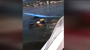 Un caiac cu sportivi a fost lovit de o barcă de agrement plină cu turişti. A fost dechis dosar penal