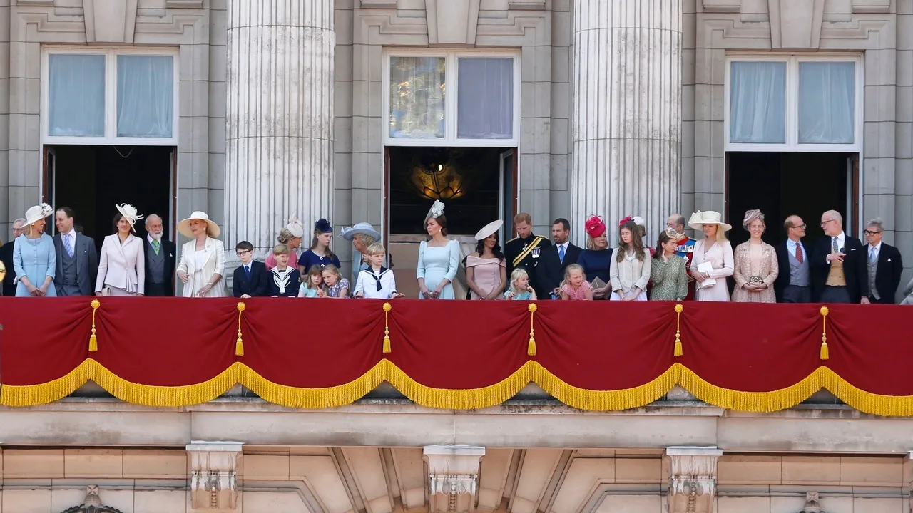 Premieră în familia regală britanică: o căsătorie gay. Fosta soţie a vărului reginei îşi va conduce la altar fostul soţ