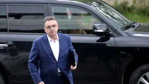 Oprişan ameninţă că se leagă cu lanţuri de Palatul Victoria, dacă noul spital judeţean, aflat în proiect, nu va primi finanţare

