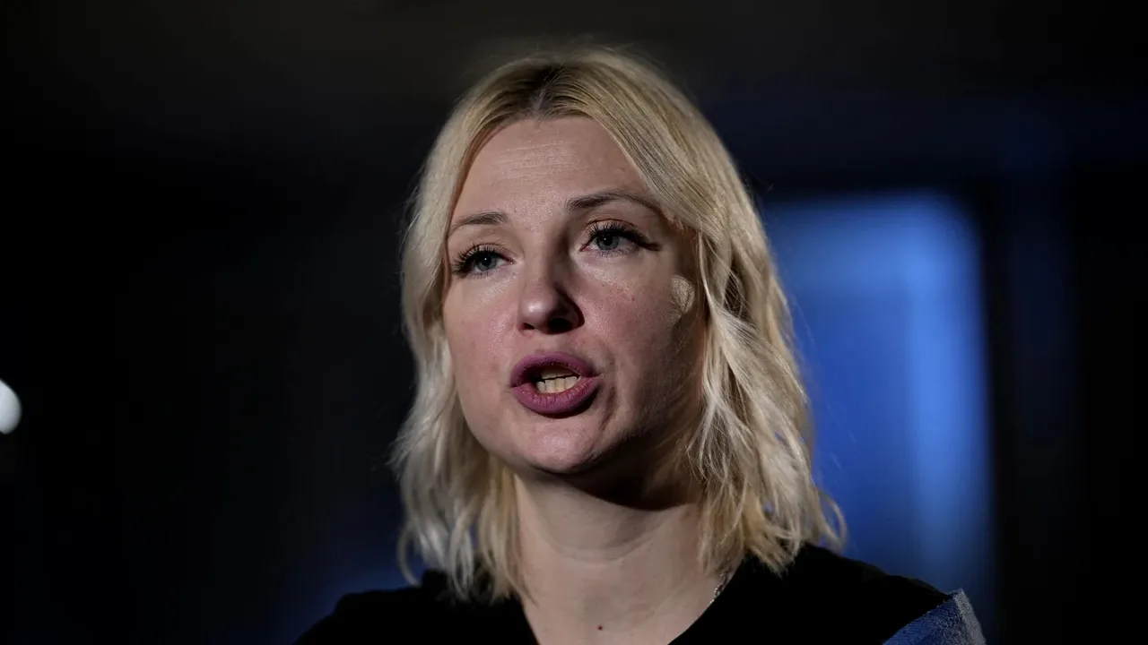 O fostă jurnalistă din Rusia nu e lăsată să candideze împotriva lui Putin la alegerile din 2024