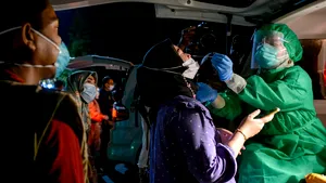 „Afacere” cu teste pentru depistarea COVID. Cum a fost demascată o firmă farmaceutică ce vindea beţişoare nazale folosite 