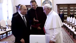 Întrevedere istorică la Vatican: Despre ce au discutat Vladimir Putin şi Papa Francisc. Au fost şi teme sensibile | FOTO, VIDEO