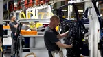 Vânzările de mașini din Europa cresc ușor în februarie, susținute de cererea pentru vehicule electrice