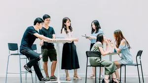 Sondaj. Generaţia Z arată un progres semnificativ la educaţia financiară