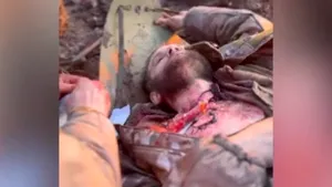Munca incredibilă a unui medic ucrainean în prima linie: a salvat un soldat aflat pe moarte
