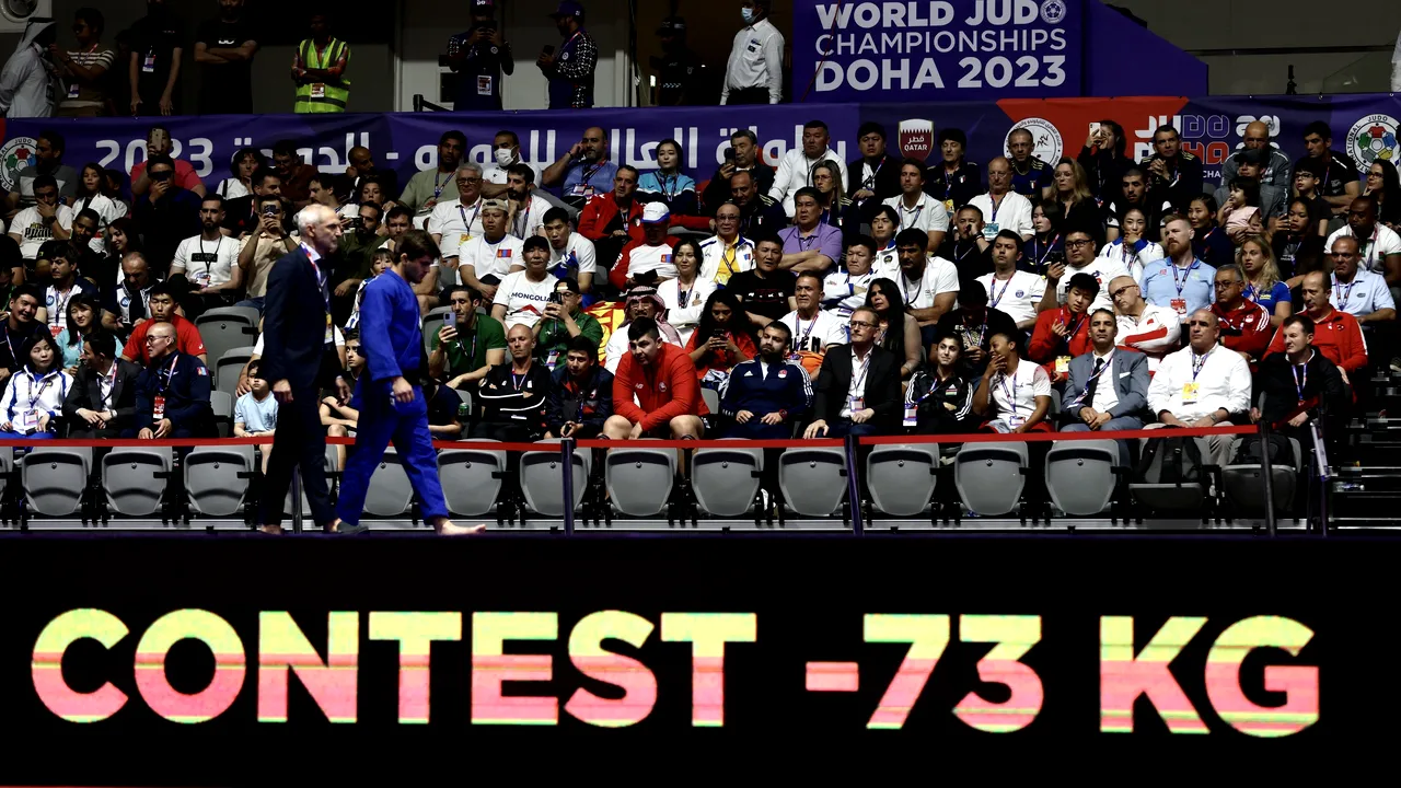 Spectatori purtând simboluri militare ruseşti excluşi din tribună la Campionatele Mondiale de judo