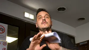 „L-ai plătit pe Makaveli?” Cum a construit Bogdan Peșchir rețeaua de influenceri pentru Călin Georgescu. Zeci de mii de dolari, criptomonede și declarațiile din dosar