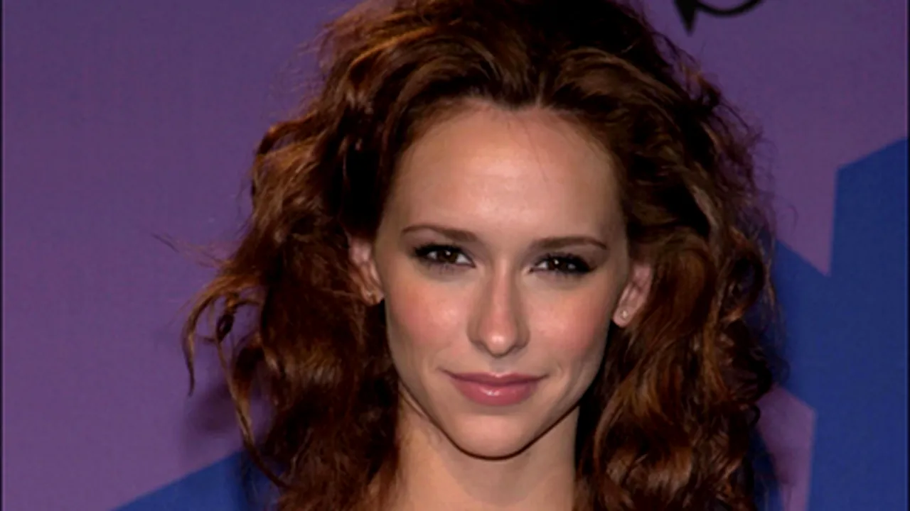 Jennifer Love Hewitt va scrie un ghid cu sfaturi pentru cupluri